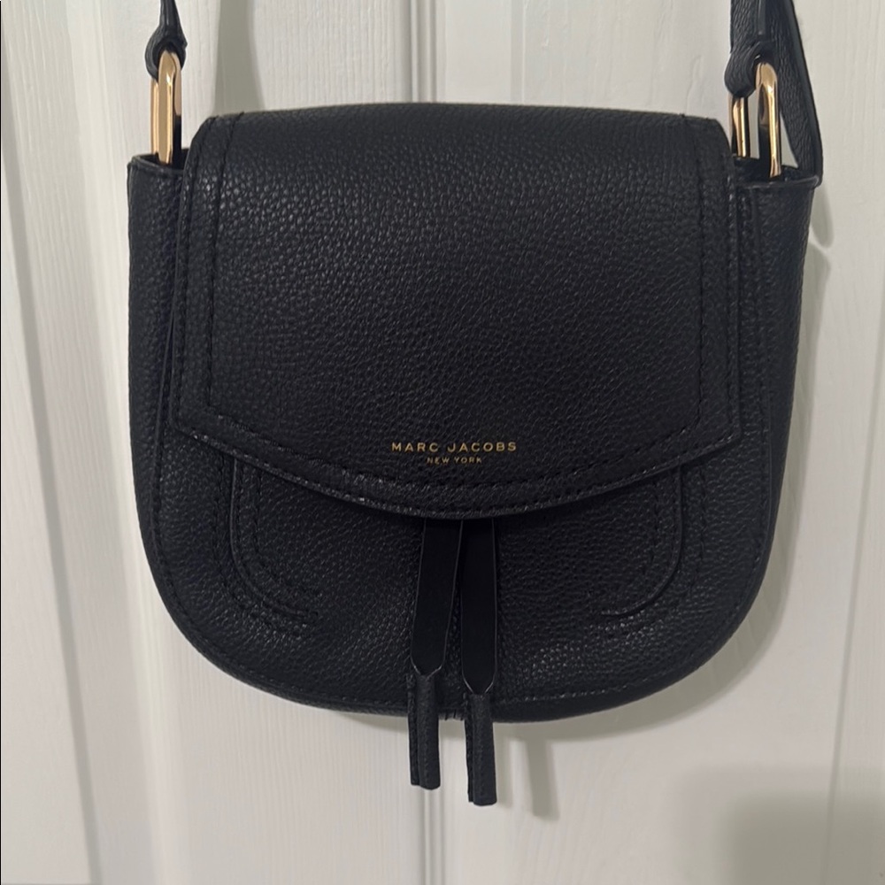 COPY - MARC JACOBS
Textured Leather Crossbody Saddle Bag